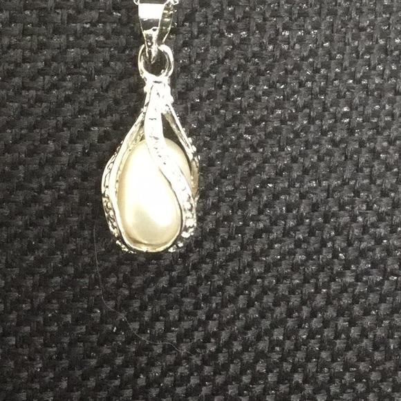 Ross¥Simon Jewelry - .Vtg.ItalySterlingSilver18”NecklaceW11MMx8MMPearl